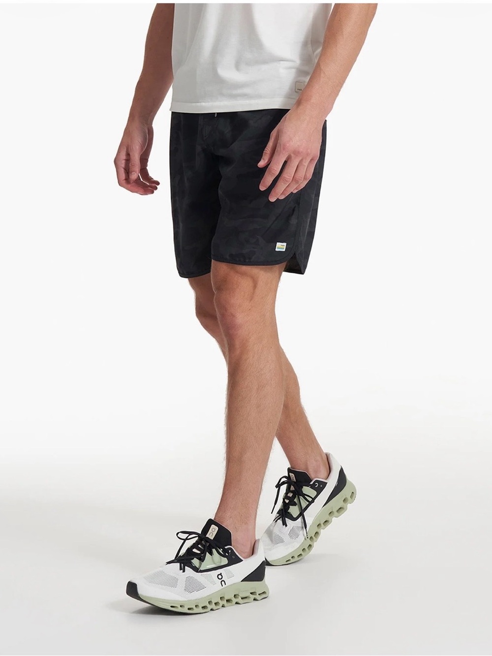 Vuori Banks Short Unlined 7" in Black Camo XXL